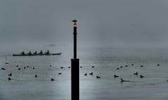 Der Leuchtturm von Luzern beim Carl Spitteler Quai. (Bild: Walter Buholzer, 25. November 2018)