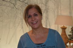 Gaby Casarano, Beinwil: Schenken ist für mich nicht mit Religion verknüpft, so mache ich während des ganzen Jahres immer wieder gerne Geschenke. Manchmal kaufe ich meiner Tochter spontan etwas, das ihr gefällt. Auch Zeit verschenke ich mit Überzeugung. Ich besuche zum Beispiel zweimal im Monat eine Frau im Altersheim. Ihre Dankbarkeit macht auch mir grosse Freude. (Bild: Antonio Russo)