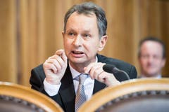 Philipp Müller gehört zu den ersten Namen, die Keller-Sutter bei der Frage nach ihren wichtigsten Bezugspersonen im Parlament nennt. Müller war von 2012 bis 2016 FDP-Parteipräsident, seit 2015 vertritt er den Kanton Aargau im Ständerat. 2019 tritt er nicht mehr an. (Bild: Anthony Anex/Keystone (Bern, 1. Dezember 2016))