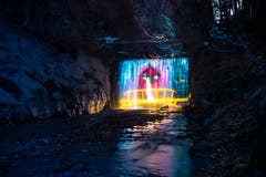 Auch die Lichtinstallation «Tamina Lumina» in Bad Ragaz stammt von der Gruppe Projektil. In einem Rundgang wird dort das Wirken von Paracelsus thematisiert. (KEYSTONE/Gian Ehrenzeller, 22. November 2018)
