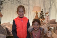 Anina Betschart, Oberarth: Meine kleine Schwester und ich wünschen uns ein richtiges Pony vom Christkind. Das könnte dann bei uns im Tierpark Goldau im Stall wohnen. Auf meinem Wunschzettel ist auch ein Bastelset, um selber Ketteli zu machen. Ich schenke auch gerne, darum habe ich meinen Eltern im letzten Jahr eine selbst gebastelte Schneekugel gegeben. (Bild: Antonio Russo)