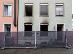 Die Spuren des Brandes mit sechs Toten in Solothurn: Das Feuer zerstörte das Erdgeschoss komplett. (Bild: KEYSTONE/ALEXANDRA WEY)