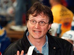 Ein Bild aus den Anfängen: Der Start von Arno Del Curto im Jahr 1996 beim HC Davos war nicht ganz einfach (Bild: KEYSTONE/SIGI TISCHLER)