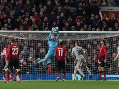 YB-Hüter David Von Ballmoos stand gegen Manchester United sehr oft im Mittelpunkt (Bild: KEYSTONE/GEORGIOS KEFALAS)
