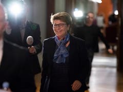 Die Walliser CVP-Bundesratskandidatin Viola Amherd ist unterwegs zu den Grünliberalen. (Bild: KEYSTONE/ANTHONY ANEX)