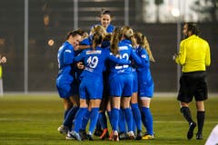 Die Luzernerinnen jubeln nach dem Tor zum 1:1. (Bild: Martin Meienberger (Luzern, 28. November 2018))