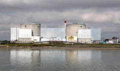 Das französische Atomkraftwerk Fessenheim wird im Sommer 2020 geschlossen. Dies kündigte Frankreichs Präsident Emmanuel Macron an. Das AKW nahe der Schweiz Grenze ist das älteste noch laufende Kernkraftwerk Frankreichs. Kritikern gilt es schon seit Jahrzehnten als Sicherheitsrisiko.Bild: Ronald Wittek/EPA