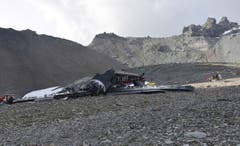 Das Foto der Kantonspolizei Graubünden zeigt das Wrack nach dem Absturz im August 2018. (Bild: AP)