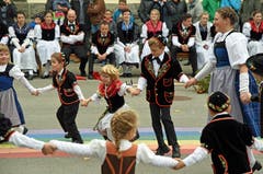 Mit der Alpnacher Kindertanzgruppe rückten die Kleinsten ins Zentrum...