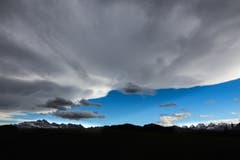 Wolkenzug über den Churfirsten und dem Alpstein vom Bendel aus gesehen (Bild: Ralph Brühwiler)