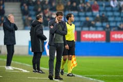 FCL-Trainer Rene Weiler mit nachdenklicher Miene während dem Spiel. (Bild: Martin Meienberger/freshfocus (Luzern, 4. November 2018))