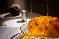 Ein amerikanischer Gelatine-Salat. Dieses Gericht war in den 1960er-Jahren besonders in den USA beliebt.