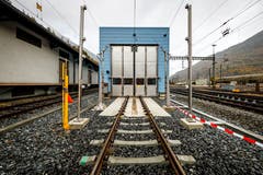 Die Anlage in Brig von aussen. (Bild: KEYSTONE/Valentin Flauraud)