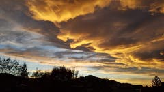 Sensationelle Wolkengebilde am Flawiler Abendhimmel. (Bild: Lydia Huber)