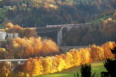 Herbstlicht auf den Sitterbrücken. (Bild: Wolfgang Ponader)