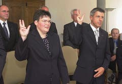 Vereidigung von Albert Müller als Obergerichtspräsident per 1. Januar 2015. Links wurde Oberrichterin Therese Rotzer ebenfalls vereidigt. (Bild: Beat Christen, Stans, 17. Juni 2004)