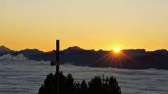 Es stimmt alles: Nebelmeer, klare Sicht, Sonnenuntergang. (Bild: Christian Hählen (Stanserhorn, 3. November 2018))