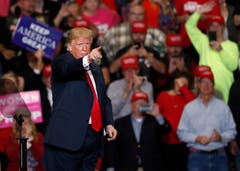 Trump hat den Senat weiterhin auf seiner Seite. (Bild: AP/Jeff Roberson, Cape Girardeau, 5. November 2018)