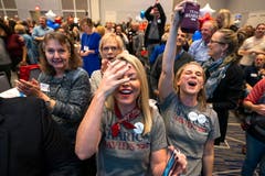 Die Freude auf Seiten der Demokraten ist gross. (Bild: EPA/Jim Lo Scalzo, Kansas, 6. November 2018)