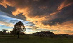 Wolkenkünstler über Kirchberg. (Bild: Roland Hof)