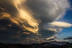 Aussergewöhnlicher Föhnhimmel über dem Säntis. Aufgenommen von Hemberg aus. (Bild: Ralph Brühwiler)