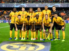 Die Startelf der Young Boys unmittelbar vor dem Anpfiff im Estadio Mestalla in Valencia (Bild: KEYSTONE/ANTHONY ANEX)