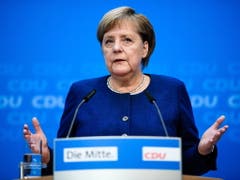 Am EVP-Kongress in Helsinki mahnte die deutsche Kanzlerin Angela Merkel mit Blick auf die Populisten, bei der Europawahl gehe es nicht nur um Inhalte, sondern auch «Haltungen und Einstellungen». (Bild: KEYSTONE/EPA/CLEMENS BILAN)