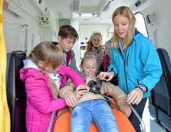 Insgesamt 80 Kinder schnupperten bei der Schweizer Paraplegiker-Stiftung, respektive deren Tochterfirmen auf dem Campus in Nottwil Berufsluft. (Bild: Elias Bricker (Nottwil, 8. November 2018))