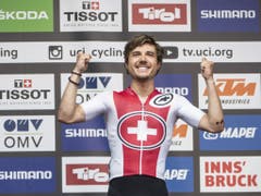 Marc Hirschi ballt die Fäuste: Nach dem EM-Titel gewann der 20-jährige Berner in Innsbruck auch WM-Gold bei den U23-Juniren. Nun wurde er an der Swiss Cycling Night verdientermassen zum Schweizer Nachwuchsfahrer des Jahres erkoren (Bild: KEYSTONE/APA/APA/EXPA/REINHARD EISENBAUER)