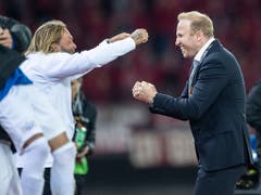 FCZ-Trainer Ludovic Magnin (rechts) will auch in Leverkusen nach Spielende jubeln können (Bild: KEYSTONE/ENNIO LEANZA)