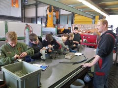 Die Besucher bei der Hodel Betriebe AG (Bild: Hodel Betriebe AG (8. November 2018))