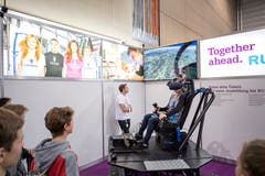 Vielleicht erkennt ein Besucher hier sein Talent und startet dereinst eine Ausbildung bei der Ruag. (Bild: Pius Amrein, 8. November 2018)