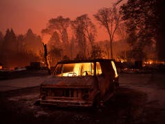 Fünf Menschen kamen durch die Waldbrände in Paradise in ihren Autos ums Leben - sie hatten versucht, den Flammen zu entkommen. (Bild: KEYSTONE/FR34727 AP/NOAH BERGER)