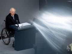 Bundestagspräsident Wolfgang Schäuble zum 9. November: «An diesem Datum verdichtet sich unsere jüngere Geschichte in ihrer Ambivalenz, mit ihren Widersprüchen und Gegensätzen.» (Bild: KEYSTONE/EPA/HAYOUNG JEON)