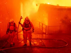 In Paradise, Kalifornien, sind mindestens 1000 Gebäude zerstört worden, nachdem ein Waldbrand auf die Kleinstadt übergegriffen hat. (Bild: KEYSTONE/FR34727 AP/NOAH BERGER)