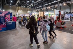 Insgesamt präsentieren über 160 Berufsverbände, Schulen und Unternehmen ihre vielseitigen Aus- und Weiterbildungsangebote. (Bild: Pius Amrein, 8. November 2018)
