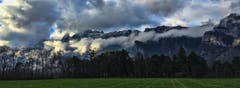 Nebelschlange vor dem Alpstein. (Bild: Toni Sieber)