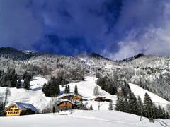 Herrlicher Sonnenschein, blauer Himmel mit Restwolken und eine wunderbar winterliche Stimmung im Gebiet Sörenberg. (Bild: Urs Gutfleisch (Malters, 11. Dezember 2018))