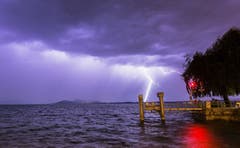 Gewitter über dem Zugersee. (Bild: Daniel Hegglin (Zug, 13. September 2018))