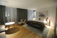 Die Zimmer sind im skandinavischen Stil gehalten. (Bild: Urs Hanhart (Andermatt, 11. Dezember 2018))