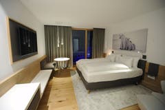 Der Blick in ein Hotelzimmer (Bild: Urs Hanhart (Andermatt, 11. Dezember 2018))