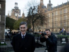 Hinter dem Misstrauensantrag gegen Premierministerin Theresa May steht vor allem der erzkonservativen Hinterbänkler Jacob Rees-Mogg. (Bild: KEYSTONE/AP/MATT DUNHAM)
