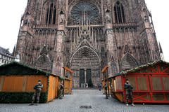 Der Strassburger Weihnachtsmarkt bleibt am Tag nach dem Anschlag geschlossen. (Bild: EPA/Patrick Seeger)