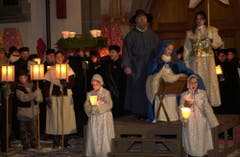 Die Sternsinger liessen ihren Umzug fortan nie ausfallen - er läuft noch fast gleich ab wie in seinen Anfängen.(Bild: Eveline Beerkircher (23. Dezember 2001)