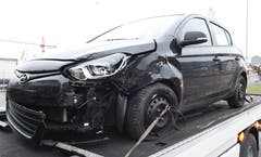 Dierikon - 14. Dezember 2018Bei einer Kollision zwischen zwei Autos wurden beide Lenkerinnen verletzt ins Spital gebracht. (Bild: Luzerner Polizei)