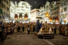 Und noch immer sind es um die 60 Darsteller, die jedes Jahr mitmachen. (Bild: Philipp Schmidli (23. Dezember 2017))