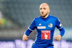 Valeriane Gvilia, offensives Mittelfeld, Note 3Er kommt für Schürpf (70.) ins Spiel – und findet keine Bindung zu seinen Mitspielern. Der Georgier ist bemüht, aber wirkungslos. (Bild: Urs Flüeler / Keystone (Luzern, 16. Dezember 2018))