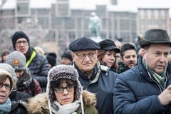 Strassburger Bürger am Kleber Platz in der Nähe des Weihnachtsmarkts. (Bild: AP Photo/Jean-Francois Badias, Strassburg, 16. Dezember 2018))