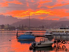 Abendrot am Quai. (Bild: Beat Eggimann (Luzern, 28. November 2018))
