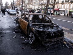 So sah es am Sonntagmorgen im Umkreis der Champs-Elysées in Paris aus. (Bild: KEYSTONE/EPA/ETIENNE LAURENT)